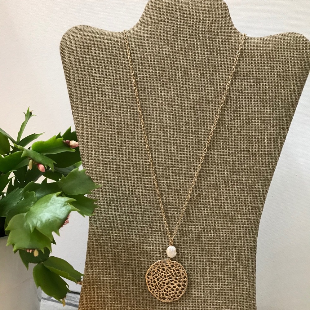 Filigree Round Freshwater Pearl Necklace NWT